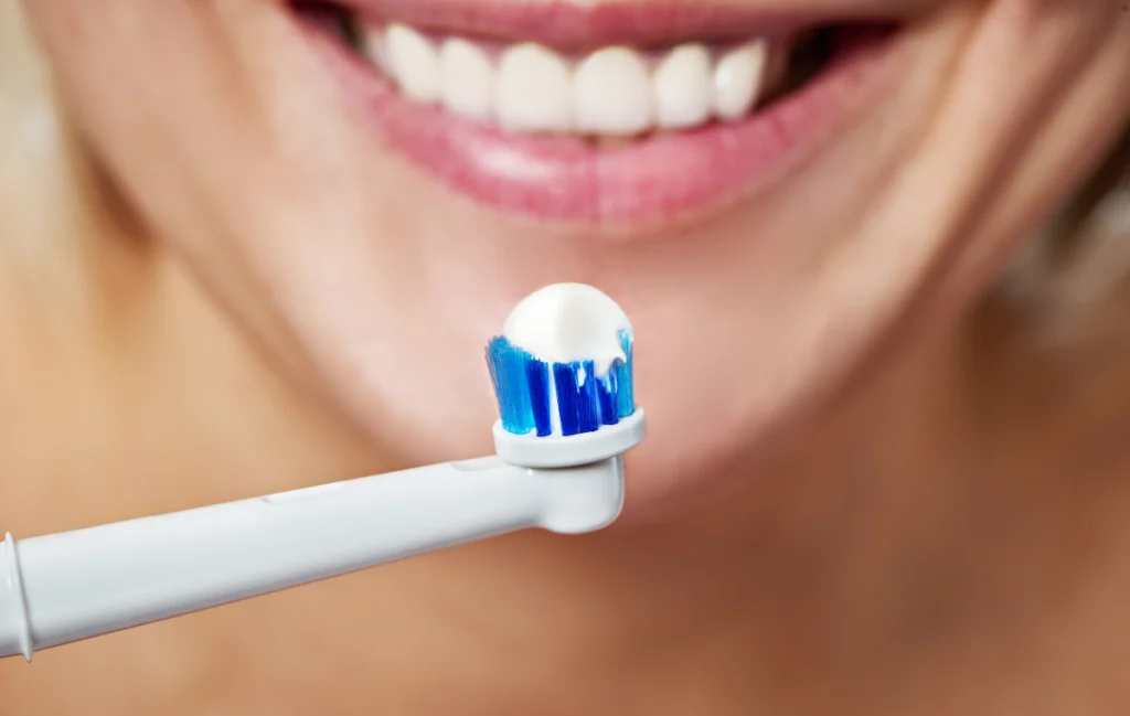 brossage-chirurgien-dentiste-pernes-les-fontaines brossage-chirurgien-dentiste-pernes-les-fontaines Soins des gencives Dentistes à Pernes-les-Fontaines | Pôle 158