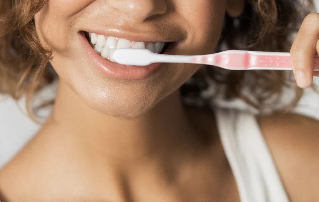 detartrage-dentiste-pernes-les-fontaines Comment prendre soin de vos gencives ? Dentistes à Pernes-les-Fontaines | Pôle 158