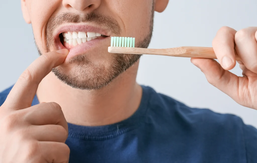 hygiene-dentistes-pernes-les-fontaines hygiene-dentistes-pernes-les-fontaines Blanchiment dentaire : comment conserver les résultats du traitement ? Dentistes à Pernes-les-Fontaines | Pôle 158