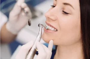 polissage-cabinet-dentaire-pole-158 Blanchiment dentaire : comment conserver les résultats du traitement ? Dentistes à Pernes-les-Fontaines | Pôle 158