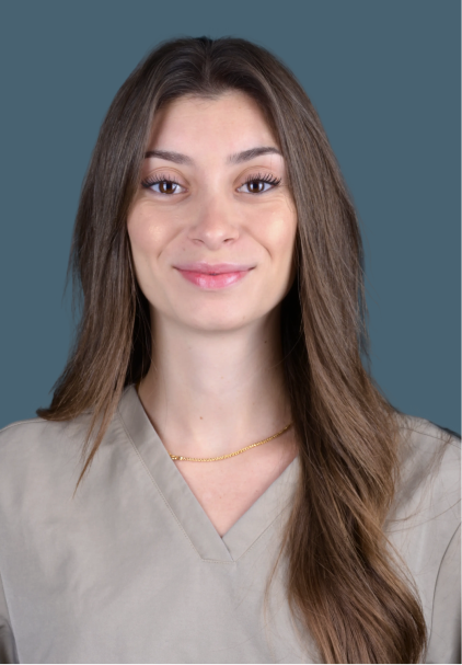 lea-assistate-dentaire Accueil Dentistes à Pernes-les-Fontaines | Pôle 158